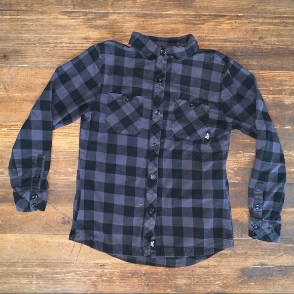 Saga plaid flannel button down - Picture 1 of 5